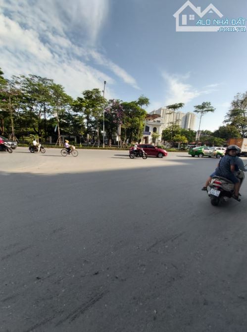 Chủ nhờ bán đất phố Nguyễn Hữu Thọ - Linh Đàm, 515m2 Mặt tiền 26,5m, Giá 169 tỷ - 1