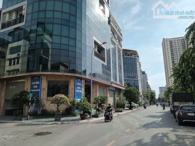 Bán nhà đường Nguyễn Xiển lô góc đón đầu quy hoạch 600m2 Mặt tiền 25m, giá 145 tỷ