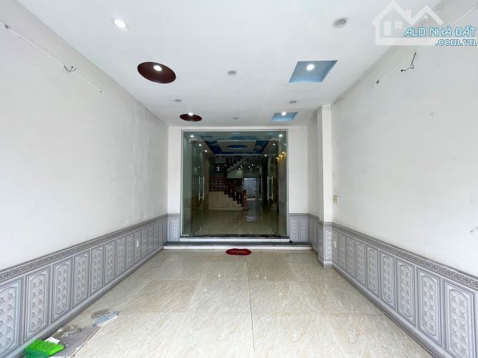 Nhà 4 tầng sân cổng tuyến 3 Ngô Gia Tự - 100m2 - Hướng Nam - 1