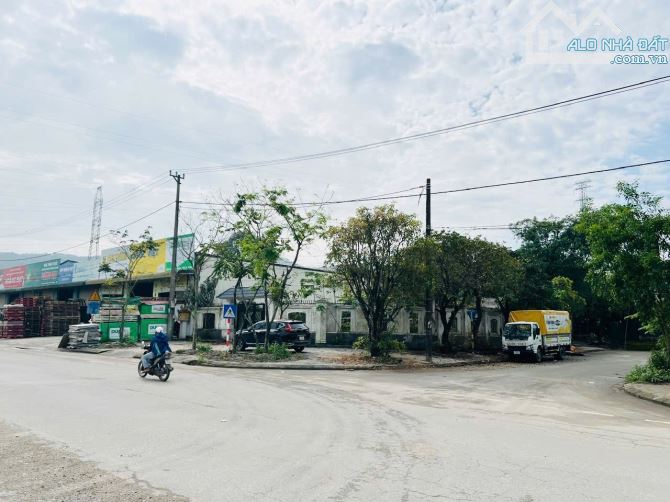 Bán Đất Khổ Biệt Thự Mặt Tiền Võ Văn Kiệt - 1