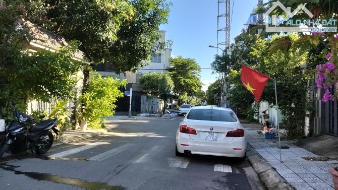Siêu hiếm! Nhà 3 tầng mái thái lô góc kiệt ô tô đường Trần Văn Dư - Mỹ An - Sơn Trà - 1