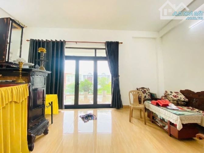 Bán nhà 3 tầng mặt tiền Hải Phòng, 82m², trệt kinh doanh, trên phòng ngủ & gym đẹp, 13.7 - 1