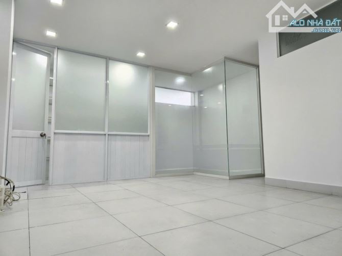 Bán nhà mặt tiền đường Đình Phong Phú, P. Tăng Nhơn Phú. DT 91m2, 3 tầng, 3PN. Giá 7.99 tỷ - 1