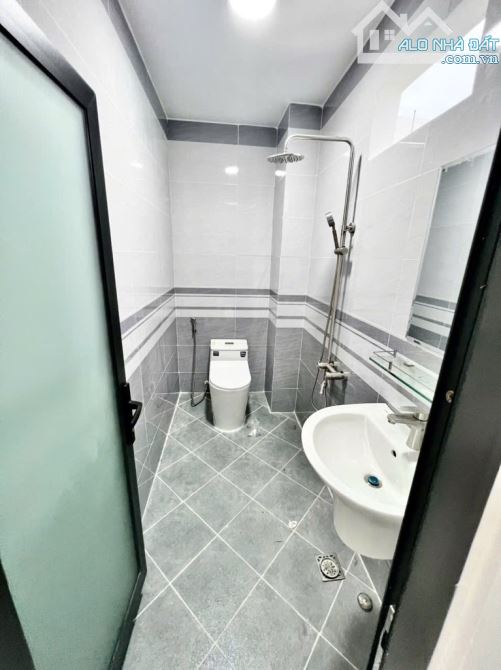 SIÊU PHẨM 5 TẦNG – TỈNH LỘ 10, SÁT KHU TÊN LỬA GIÁ 7  2TỶ - 1