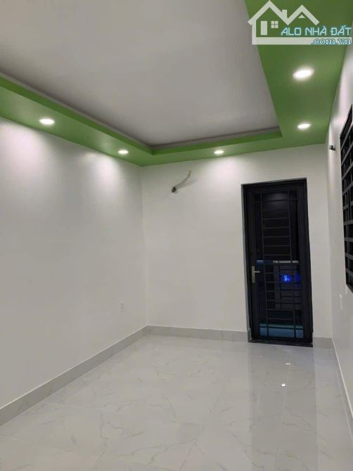 PHÚ NHUẬN - HẺM XE HƠI - CÁCH 30m RA MẶT TIỀN - 2 TẦNG - 61m2 - DÒNG TIỀN 14 tr/ T - CHỈ H - 1