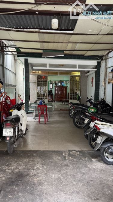 Mặt tiền hẻm HTP Quận 7 - C4 - 196m2 - Nở hậu 6,7m- Giá 11.2 Tỷ - 1