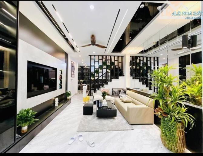 SIÊU HIẾM BÁN NHÀ NGỌC THỤY, LONG BIÊN, PHÂN LÔ QUÂN ĐỘI Chỉ Hơn 9 tỷ - 45m², 5 tầng, - 1