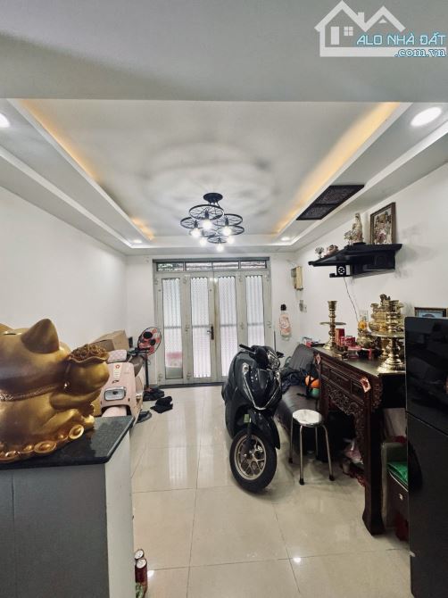 😍🏘️ HẺM THÔNG -HOÀNG SA- Q1 - NỞ HẬU - 3TẦNG ĐÚC - CHỈ 5.7TỶ-GẦN MẶT TIỀN. - 1