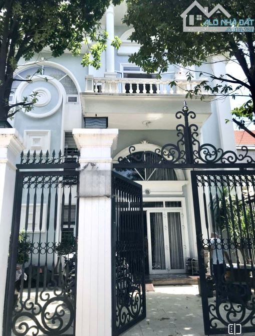 Bán BIỆT THỰ Mặt tiền đường 28 HIỆP BÌNH CHÁNH THỦ ĐỨC DT: 250m2 Giá 28.5 Tỷ - 1