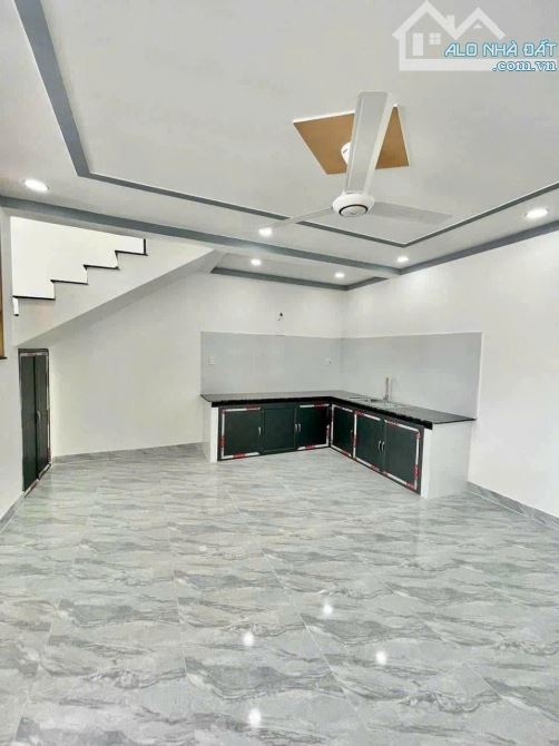 BẠN TÍNH Ở NHÀ THUÊ ĐẾN KHI NÀO  Nếu thuê nhà 1 tháng là 4 triệu,  thì 5 năm sẽ là: 5 năm - 1