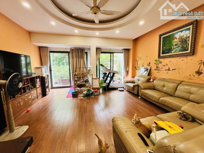 Bán nhà LK KĐT Dịch Vọng Cầu Giấy - Hiếm nhà bán, mặt tiền rộng nội thất đẳng cấp 40.6 tỷ - 1