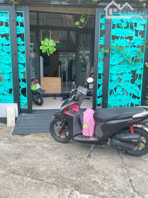 Bán nhà mới đẹp gác lững đúc 2 PN 2 WC 97m2 kiệt ô tô kẹp kiệt bên hông - 1