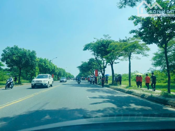 Quanh 3 tỷ 100m đất nền Hoà Lạc vuông vắn full thổ view Hồ - 1