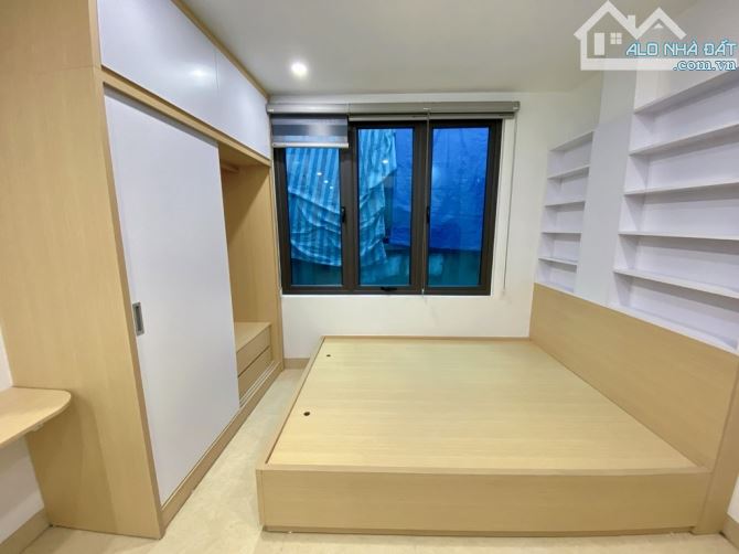 11,3 tỷ - 40m2 - 6 tầng - thang máy - 6 ngủ - HOÀNG QUÓC VIỆT - sát ô tô - ở thoáng. - 1