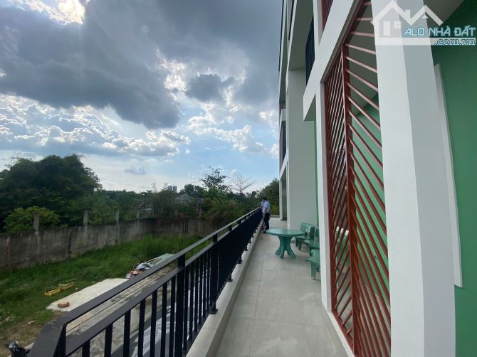 Bấn nhà góc 2 mặt tiền đường 450m đường kinh doanh sổ sẵn cổng chào Bình Dương - 1