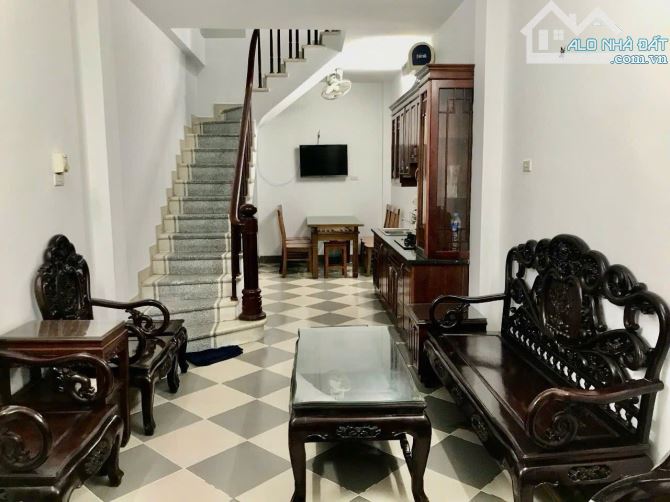 Cho thuê nhà ngõ Trần Thái Tông, 4 tầng x 35m2, 3 ngủ, 3 vệ sinh, 15 triệu/th - 1
