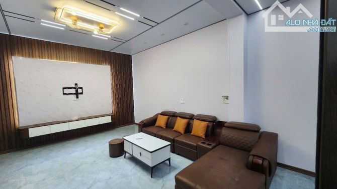 Bán nhà 2.5 tầng ngõ xe máy Hòa Đình, dt 75.8m2, mt 7.5m giá 5.6 tỷ - 1