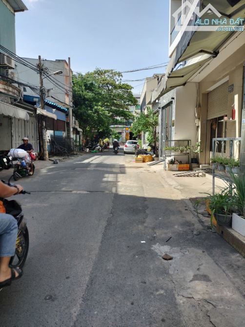 Bán nhà cấp 4, ngang 8m, đường rộng 10m, Lê Văn Quới, Bình Tân - 1