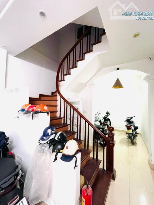 BÁN NHÀ PHÁO ĐÀI LÁNG ĐỐNG ĐA 40m 7Tầng Mt 4m GIÁ 10.5 TỶ 10 PHÒNG KHÉP KÍN DÒNG TIỀN CAO. - 1