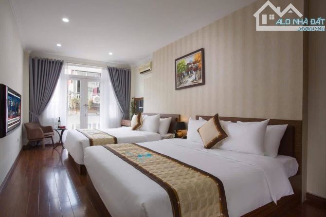 Bán khách sạn mặt phố khu vực chợ Hàng Da, 115m2, 8 tầng thang máy, mặt tiền 4m, 70.5 tỷ - 1
