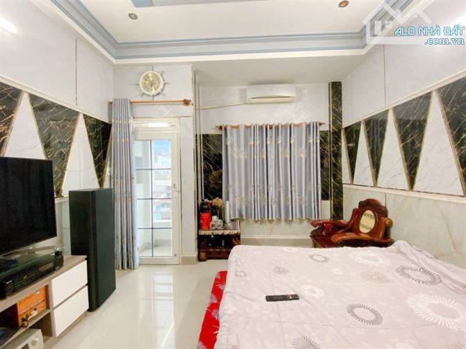 BÁ.N NHÀ HẺM XE HƠI - NGUYỄN CHÍ THANH - QUẬN 11 - 60M - 4 TẦNG 4PN - BTCT NHỈNH 12 TỶ - 1