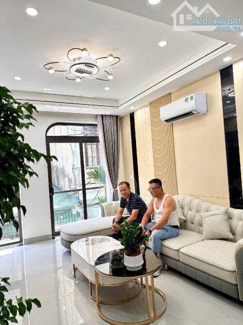 BÁN NHÀ mới 6 tầng,nở hậu nhẹ , thang máy gara oto full nội thấ - 1