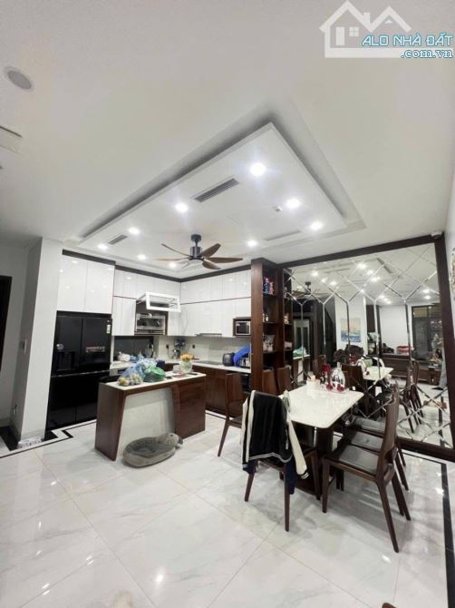 BÁN BIỆT THỰ KIM ĐỒNG 140M x 4 TẦNG THANG MÁY FULL NỘI THẤT SỊN 3X TỶ Ô TÔ CHẠY VÒNG QUANH - 1