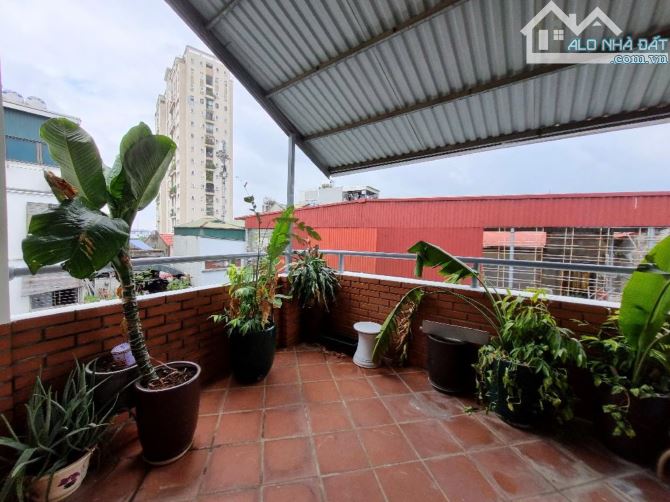 Bán nhà Ngọc lâm, Long Biên, đường rộng, oto tránh, nhà 3 tầng, 35m2, giá 10.5 tỷ - 1