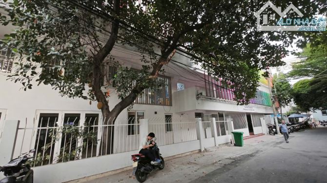 Cần bán nhà 2 mặt tiền HXH Hoàng Dư Khương, P12, Q10. DT:18x54m, 3 lầu. HĐT 300tr/tháng - 1