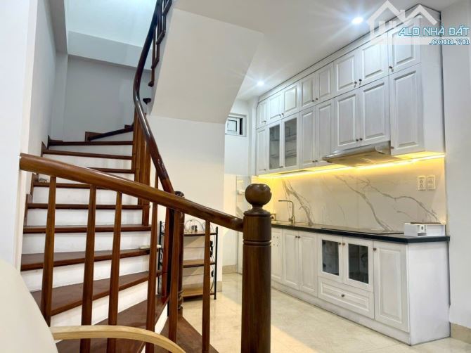 Bán nhà đẹp ngõ 1194 Đường Láng - DT 35m2- 5 tầng  - 3PN - MT 3,5m - Gía 8  tỷ . - 1