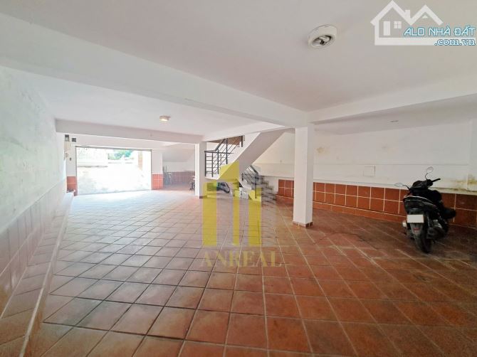 Villa Phố Có Hầm 3 Lầu - 5 Phòng Ngủ Giá 40 Triệu - 1
