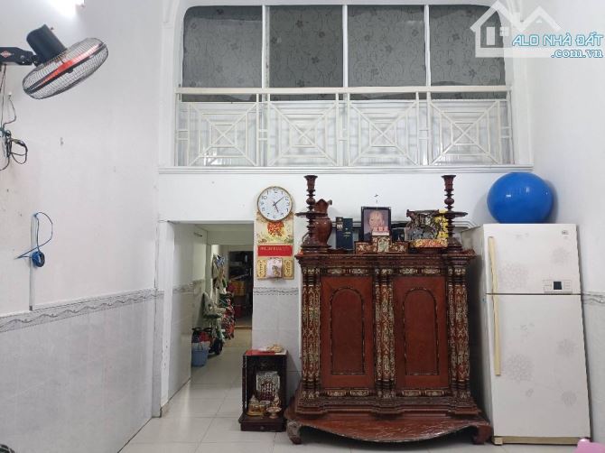 SÁT VÁCH QUẬN 1 -NHÀ DƯƠNG BÁ TRẠC - HXH -NHÀ 2 TẦNG 4x25 4PN 4WC CHỈ HƠN 6T  + Kết cấu: 2 - 1