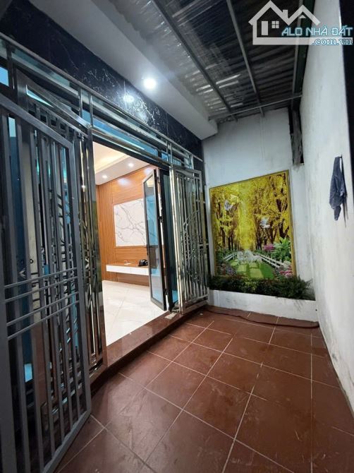 Bán nhà khu cán bộ Thanh Trì 32m 5 tầng mới koong full nội thất chỉ về ở giá 5.6 tỷ - 1
