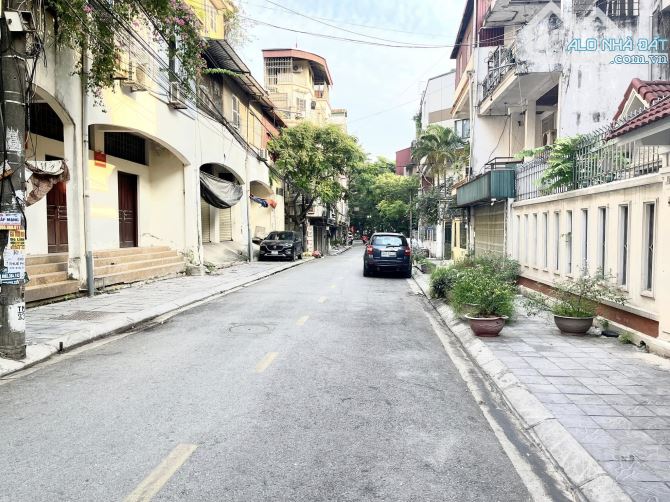 Bán nhà Tam Trinh, 91 m2, ô tô, gara, mặt tiền rộng, thửa đất đẹp, 36 tỷ. - 1
