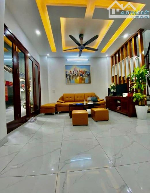 Phố Nguyễn Đức Cảnh - ô tô qua cổng ngày đêm - full tiện ích - 5 tầng - loanh quanh 7 tỷ - 1