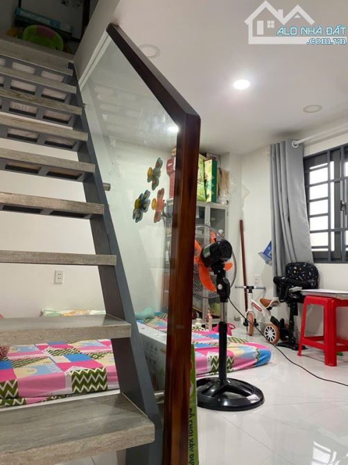Bán nhà hẻm 118 Bùi Văn Ba P Tân Thuận Đông Quận 7. 19m2 - 1
