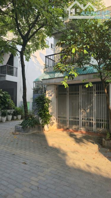 CẦN CHO THUÊ NHÀ NGUYÊN CĂN, 4 TẦNG KHU ĐÔ THỊ AO SÀO( LÔ GÓC) HOÀNG MAI HÀ NỘI - 1