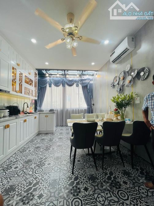LÔ GÓC LÊ TRỌNG TẤN 43M2 + 6 TẦNG + MT 4,5M, THANG MÁY, 10M RA Ô TÔ TRÁNH, GIÁ 11,3 Tỷ - 1