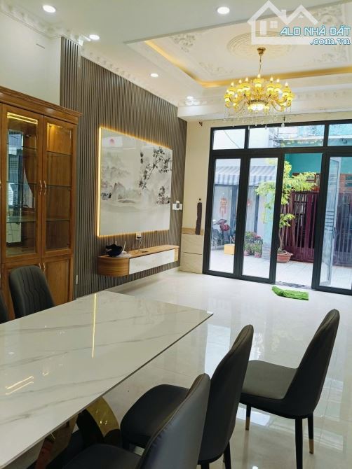 BÁN NHÀ GẦN METRO Q12 - 104M2 ( 8M X 13M) - HẺM XE TẢI - 6.16 TỶ. - 1