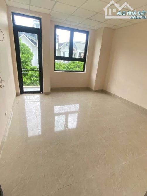 Cho thuê nhà Văn Quán - phố Nguyễn Khuyến. DT 100m2, 5 tầng, MT 5m, Ô tô đỗ cửa - 1