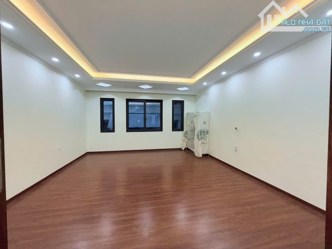 Cho thuê nhà Riêng Nguyễn Khuyến - văn Quán. DT 90m2, 5 tầng, MT 5m, Ô tô đỗ cửa - 1