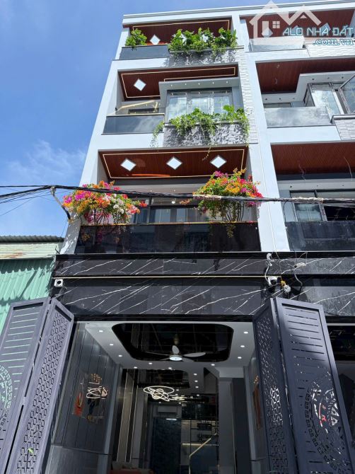 Nhà Phố Hiện Đại, Khu cao cấp, nội thất cao cấp, nhà mới đầy đủ công năng - 1
