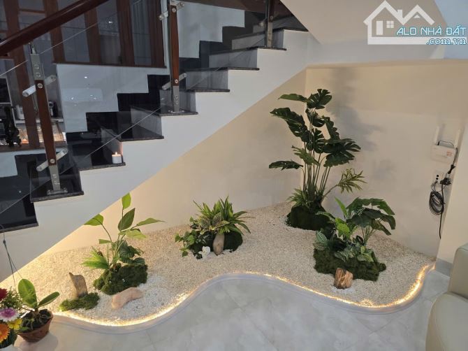 NHÀ 2 TẦNG MẶT TIỀN KINH DOANH ĐƯỜNG NGUYỄN KHUYẾN - VỊ TRÍ ĐẸP - 1