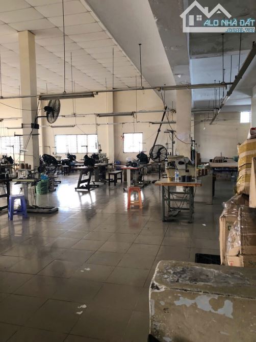 Cho thuê GẤP xưởng 1200m2 giá CỰC TỐT hẻm 10m đường Trịnh Đình Trọng - 1