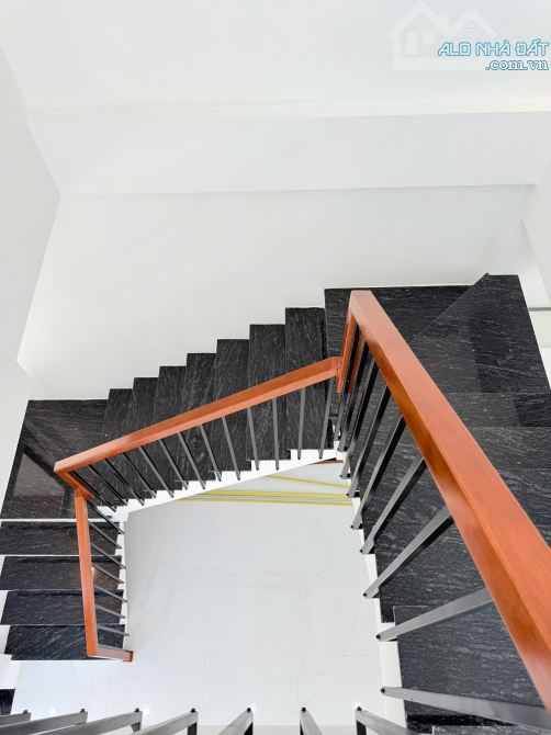 Nhà 2 Tầng Thiết Kế Hiện Đại - Cách Trần Phú Vài Trăm Mét - 1