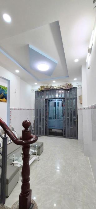 Nhà 2lầu/ST BTCT hẻm 157 Dương Bá Trạc P.Chánh Hưng P1Q8 - 1