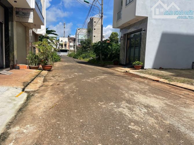 ĐẤT TÁI ĐỊNH CƯ LÝ TỰ TRỌNG GÓC 2 KHE THOÁNG: GIÁ 5,9 tỷ - 1