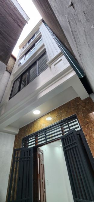 8 TỶ HƠN . 15M RA Ô TÔ TRÁNH . NGÕ ĐẸP . SÂN ĐỂ XE RIÊNG . PHỐ CHÙA QUỲNH .40 M2 . 5 TẦNG - 1