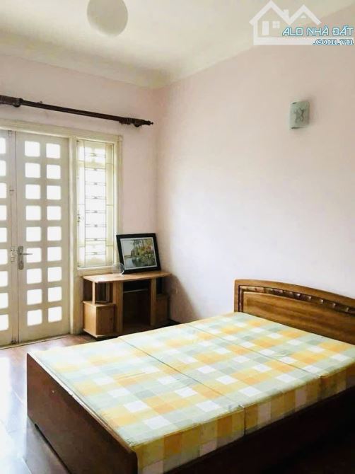 Bán gấp nhà Lạc Long Quân Tây Hồ – 58m² - 3 tầng – 4.3m MT, Ô tô đỗ cửa, giá chỉ 11.8 tỷ - 1