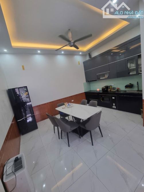 Bán nhà đường Lĩnh Nam 55m 4 tầng ô tô đỗ cửa vừa ở vừa kinh doanh tốt - 1